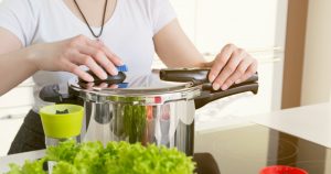 圧力鍋の魅力って？選び方のポイントとおすすめメーカー・商品を解説