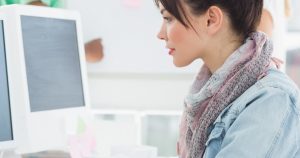 ストールのメンズ向けのおすすめは？選び方とブランド別に製品を紹介