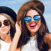 レディースサングラスの選びって？おすすめのブランドと品物を解説