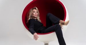 ボールチェアって何？ インテリア性の高いボールチェアの選び方やおすすめ商品を紹介