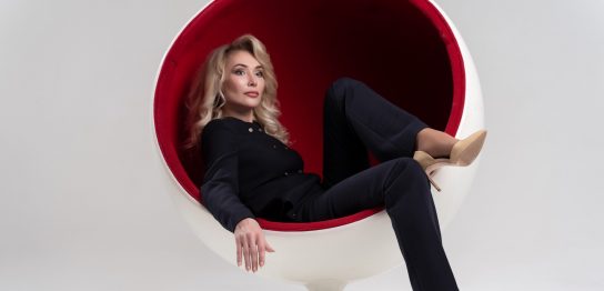 ボールチェアって何？ インテリア性の高いボールチェアの選び方やおすすめ商品を紹介