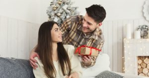 彼女へのおすすめクリスマスプレゼントを紹介 選び方やポイントを解説