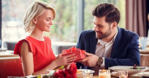 彼女へのプレゼントは何がおすすめ？ 選び方やおすすめ商品などを紹介