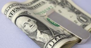 プレゼントにも最適なマネークリップの選び方を解説 ブランド別おすすめ商品も紹介