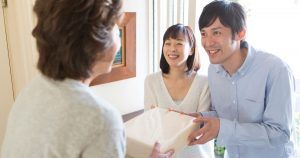 おばあちゃんに喜ばれるスイーツのプレゼントについて解説 選び方・種類やおすすめ商品を紹介