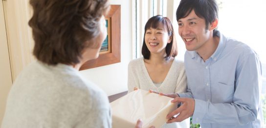 おばあちゃんに喜ばれるスイーツのプレゼントについて解説 選び方・種類やおすすめ商品を紹介