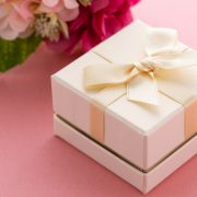 合格祝いに贈るものは何がおすすめ？ 合格祝いの選び方やお返しについても解説