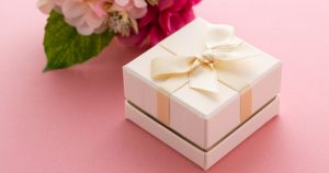 合格祝いに贈るものは何がおすすめ？ 合格祝いの選び方やお返しについても解説