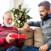 父親へのプレゼントには何がおすすめ？ 父親へのプレゼントの選び方やおすすめ商品を紹介