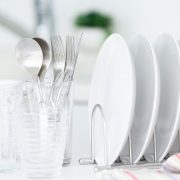 一人暮らしに必要な食器は？種類ごとの特徴とおすすめの品を解説