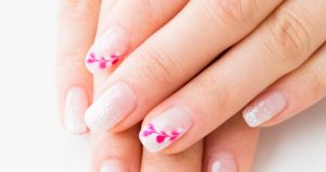 春ネイルに人気な柄や色は？押し花ネイルの種類とおすすめのネイル