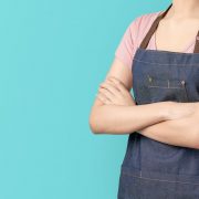 エプロンでおしゃれな品は？エプロンの種類と特徴 おすすめ品を解説