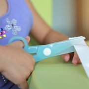 子ども用のはさみを選ぶ際の注意点って何？ 子供用はさみのおすすめも紹介