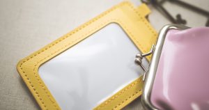 定期入れをプレゼントする際の選び方を解説 男女別おすすめ品を紹介