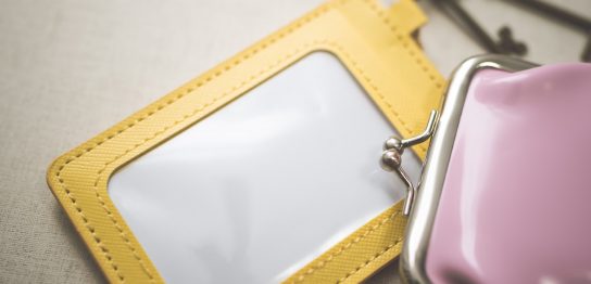 定期入れをプレゼントする際の選び方を解説 男女別おすすめ品を紹介