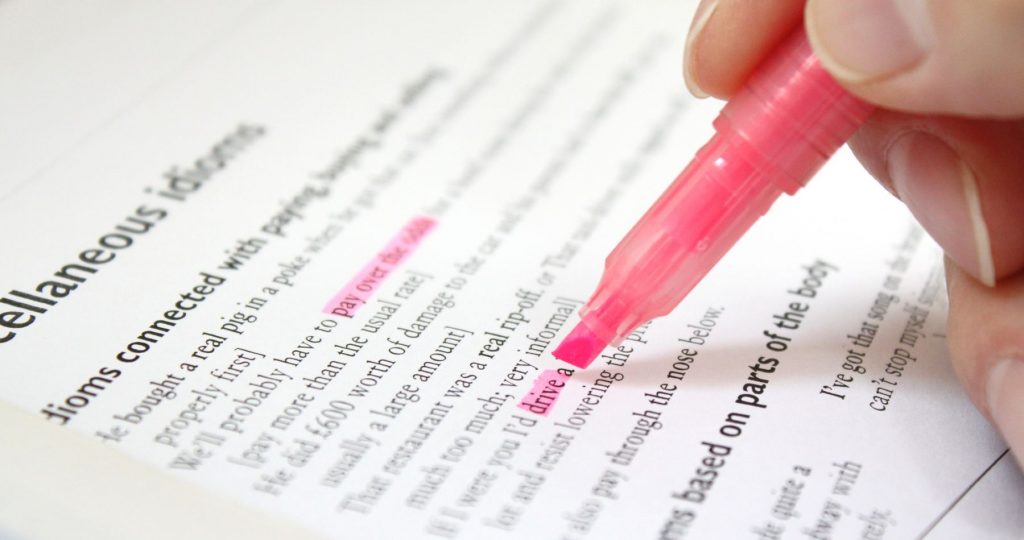 受験勉強をする際におすすめの蛍光ペンを紹介 蛍光ペンの効果的な使用方法も解説