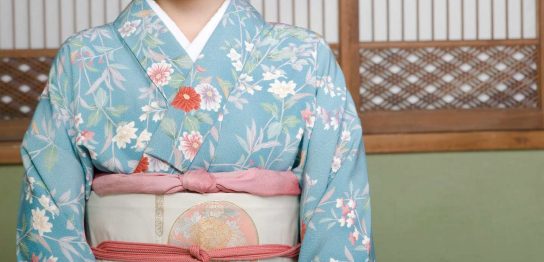 卒業式に合う着物とは？選び方のポイントとおすすめの品を解説